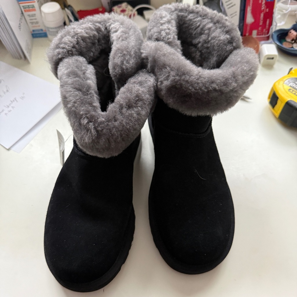 UGG New Black ankle boots Size 7  Saniya  NWT